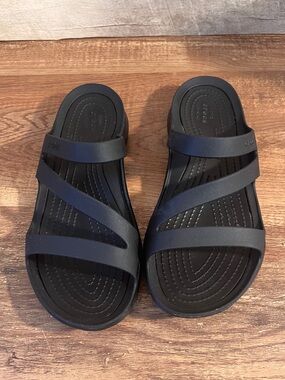 CROCS Swiftwater Black Strappy Slide Sandals Size 7